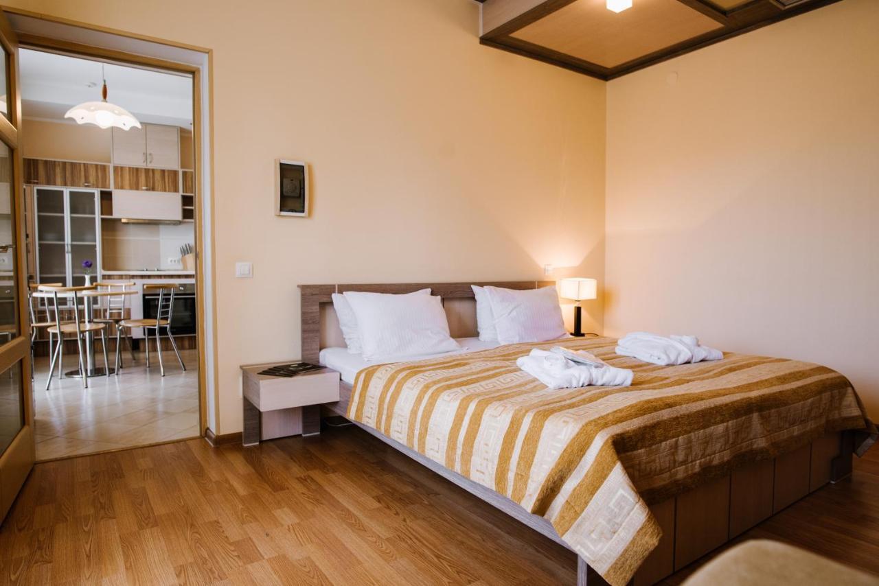 Apart-Hotel Chale Graal Трускавец Екстериор снимка