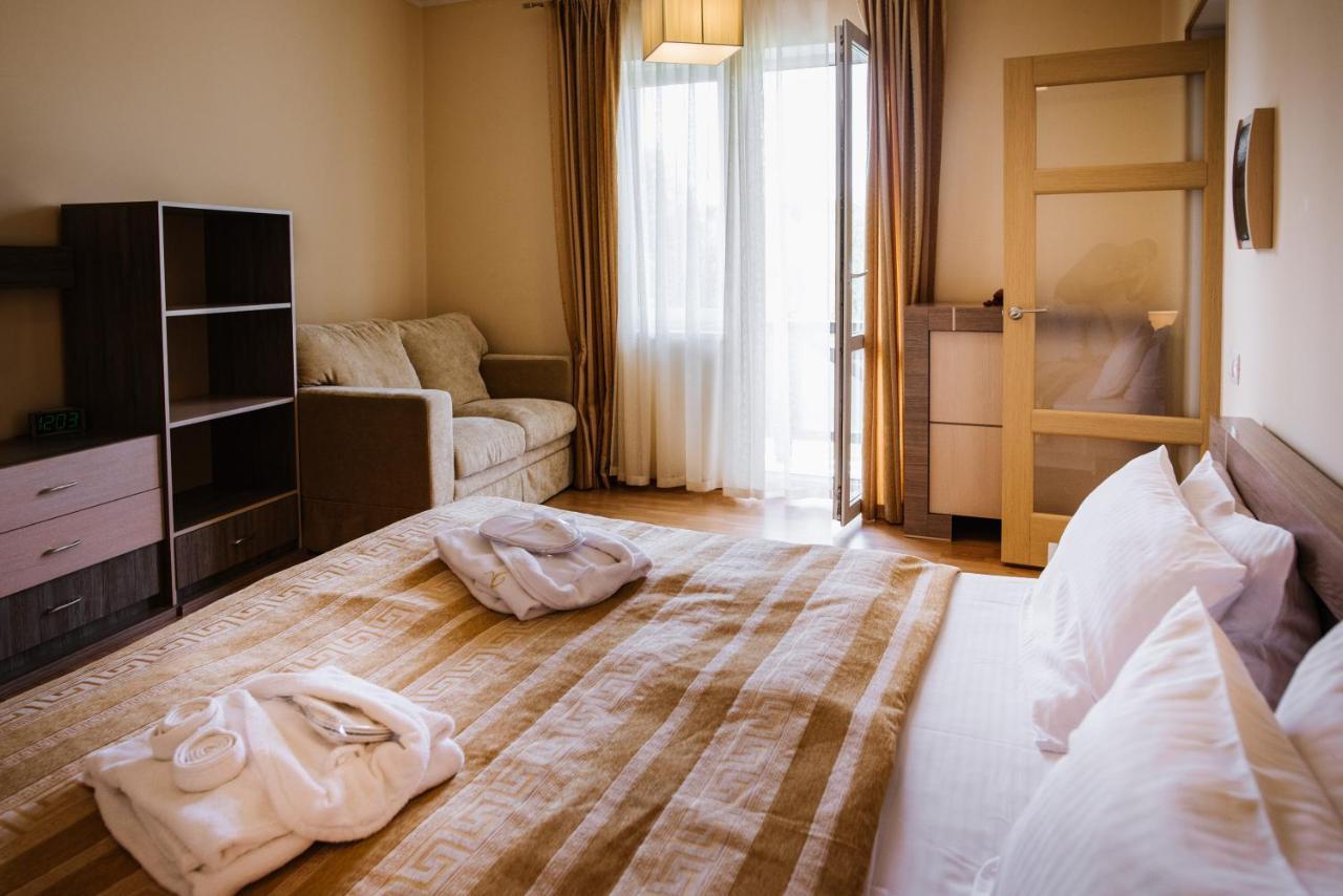 Apart-Hotel Chale Graal Трускавец Екстериор снимка